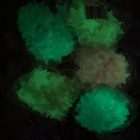 ✨ 100 glow in the dark stars ✨ - Picture 3 of 8